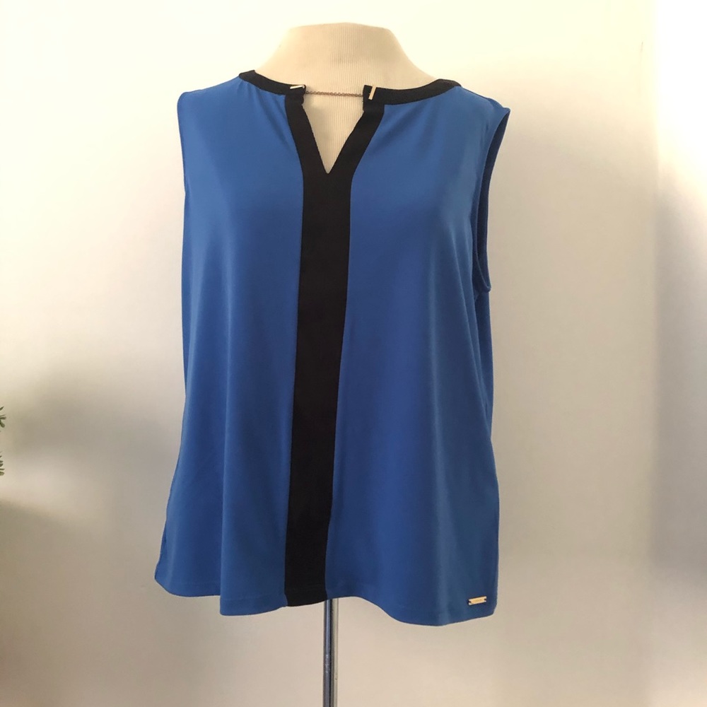 Tahari Womens sleeveless v-neck chain blouse